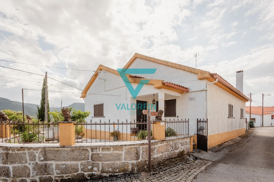 Moradia T2 para Venda em Alvados e Alcaria Foto 1