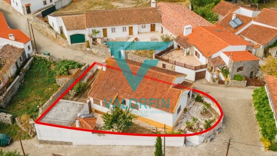 Moradia T2 para Venda em Alvados e Alcaria