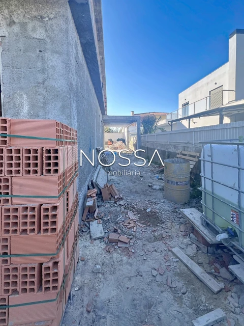 Moradia T4 para Venda em Fernao Ferro