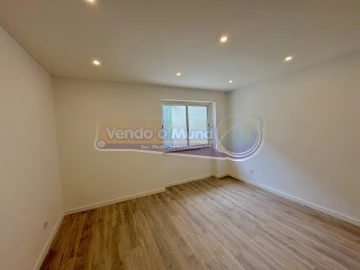 Apartamento T2 para Venda em Póvoa de Santa Iria e Forte da Casa