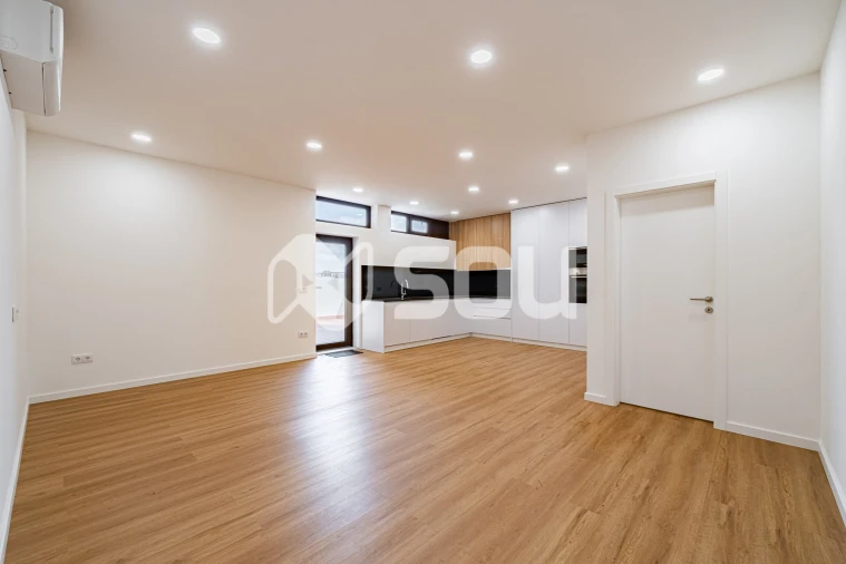 Apartamento T2 para Venda em Campanhã Foto 7