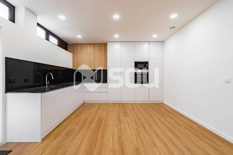 Apartamento T2 para Venda em Campanhã Foto 6