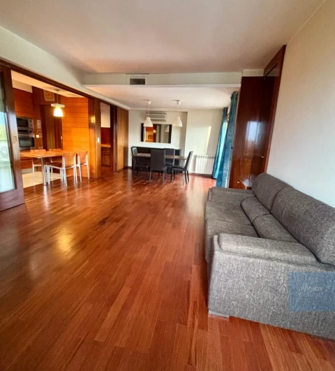 Apartamento T3 para Arrendamento em Aldoar, Foz do Douro e Nevogilde