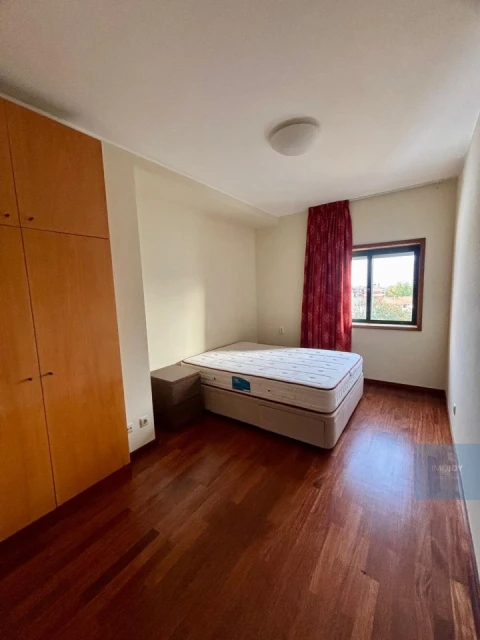 Apartamento T3 para Arrendamento em Aldoar, Foz do Douro e Nevogilde