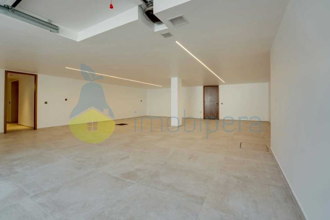 Moradia T5 para Venda em Guia Foto 23
