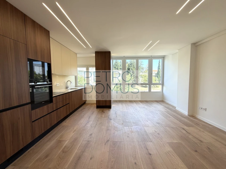 Apartamento T3 para Venda em Benfica Foto 1
