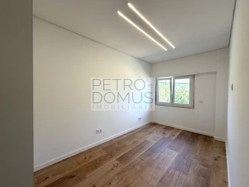 Apartamento T3 para Venda em Benfica