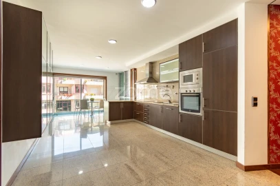 Apartamento T4 para Venda em Aver-O-Mar, Amorim e Terroso