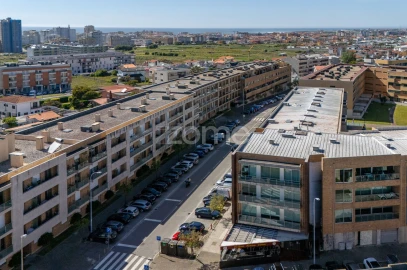 Apartamento T4 para Venda em Aver-O-Mar, Amorim e Terroso