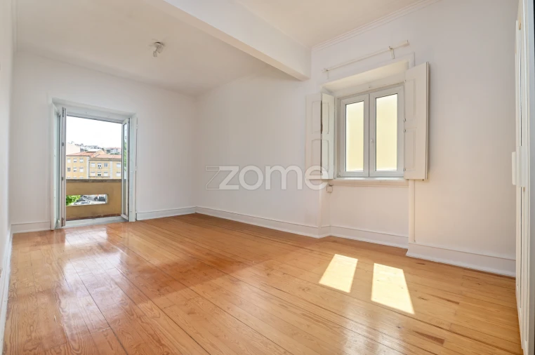 Apartamento T2 para Arrendamento em Venteira Foto 4