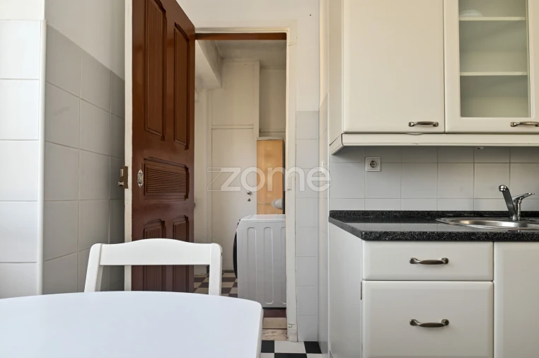 Apartamento T2 para Arrendamento em Venteira Foto 3