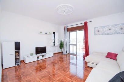 Apartamento T2 para Venda em Carregado e Cadafais