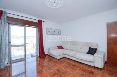 Apartamento T2 para Venda em Carregado e Cadafais