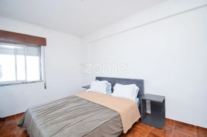 Apartamento T2 para Venda em Carregado e Cadafais