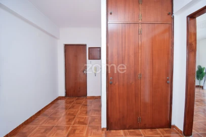 Apartamento T2 para Venda em Carregado e Cadafais