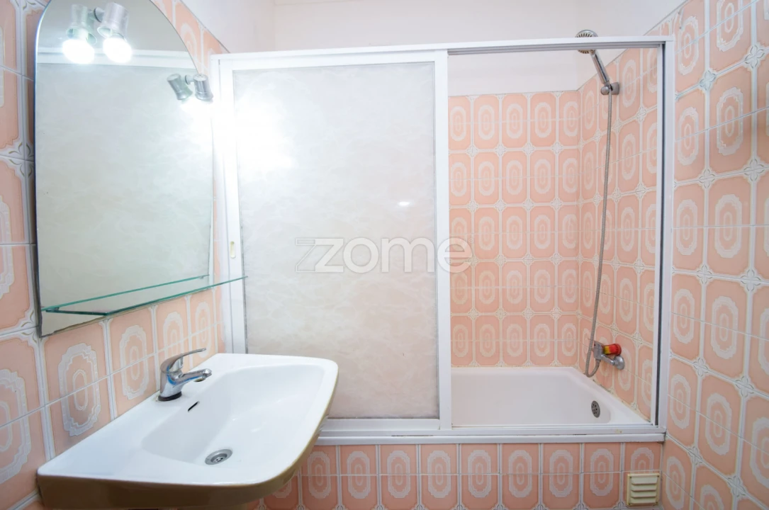 Apartamento T2 para Venda em Carregado e Cadafais Foto 12