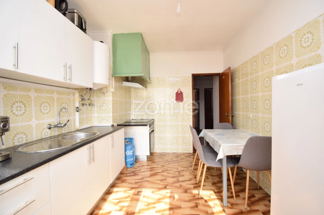 Apartamento T2 para Venda em Carregado e Cadafais Foto 18
