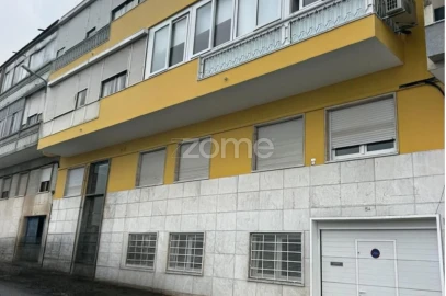 Apartamento T1 para Arrendamento em Águas Livres