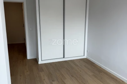 Apartamento T1 para Arrendamento em Águas Livres