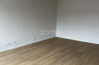 Apartamento T1 para Arrendamento em Águas Livres