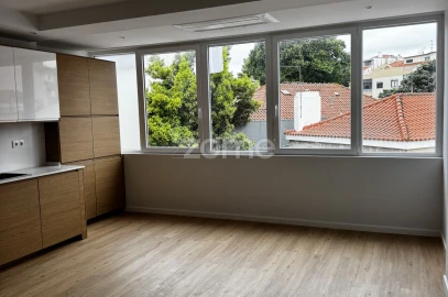 Apartamento T1 para Arrendamento em Águas Livres