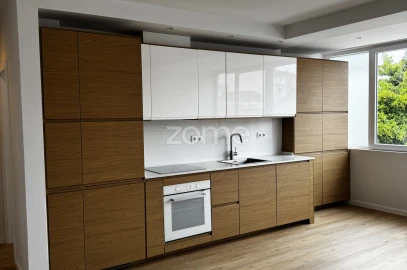 Apartamento T1 para Arrendamento em Águas Livres