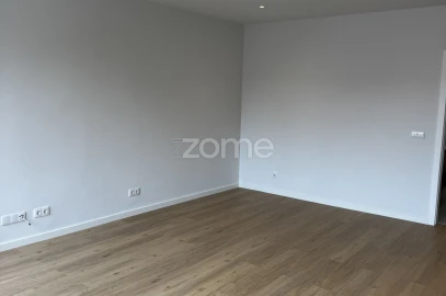 Apartamento T1 para Arrendamento em Águas Livres