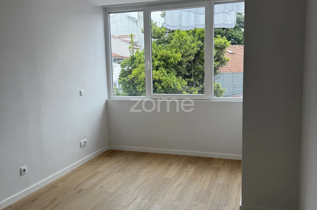 Apartamento T1 para Arrendamento em Águas Livres Foto 1