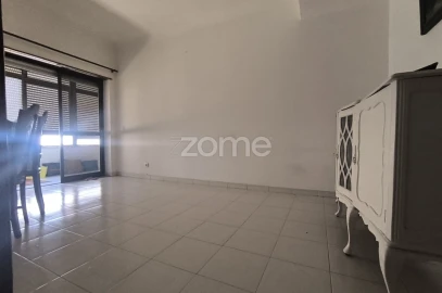 Apartamento T1 para Venda em Charneca de Caparica e Sobreda