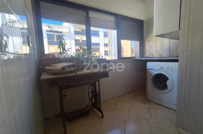 Apartamento T1 para Venda em Charneca de Caparica e Sobreda