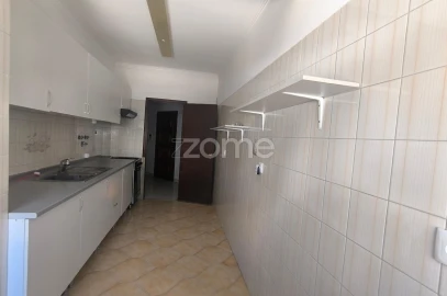 Apartamento T1 para Venda em Charneca de Caparica e Sobreda
