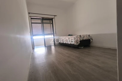 Apartamento T1 para Venda em Charneca de Caparica e Sobreda