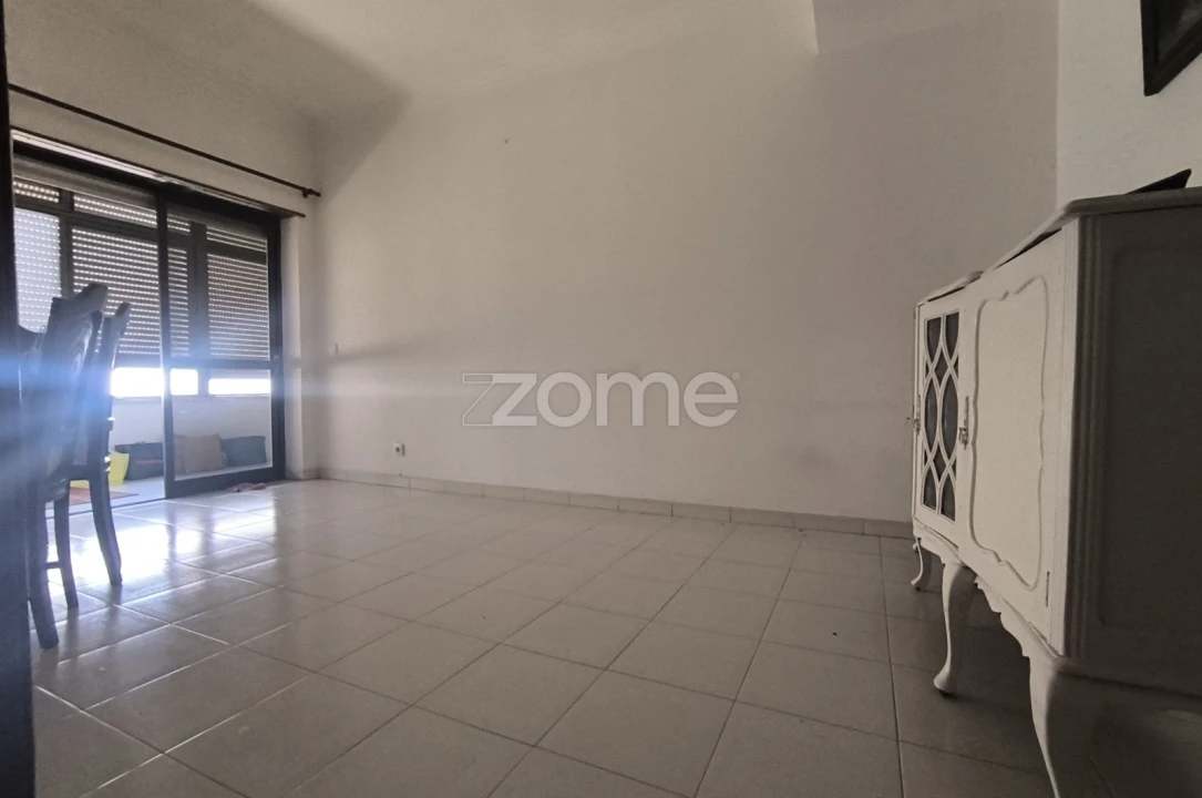 Apartamento T1 para Venda em Charneca de Caparica e Sobreda Foto 1