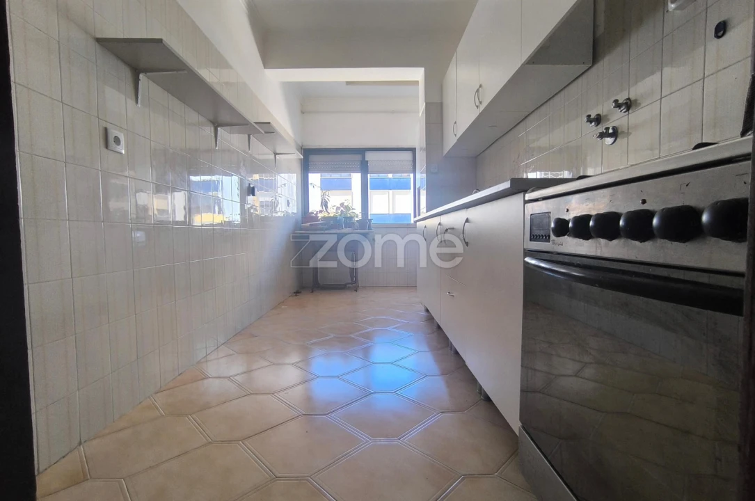 Apartamento T1 para Venda em Charneca de Caparica e Sobreda Foto 2