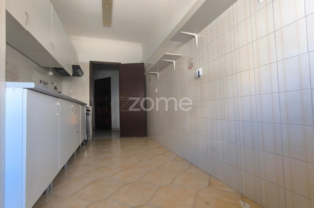 Apartamento T1 para Venda em Charneca de Caparica e Sobreda Foto 3