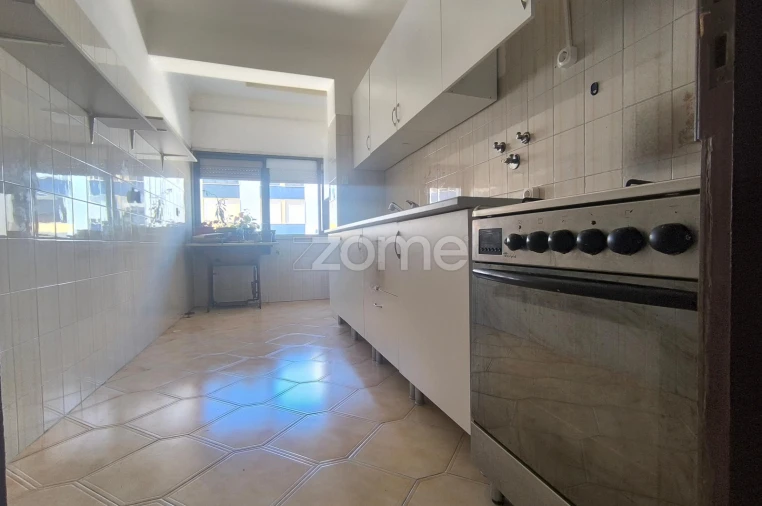 Apartamento T1 para Venda em Charneca de Caparica e Sobreda Foto 28