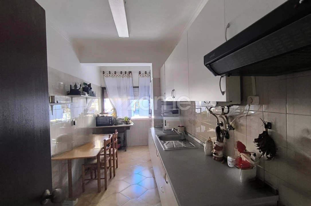 Apartamento T1 para Venda em Charneca de Caparica e Sobreda Foto 1