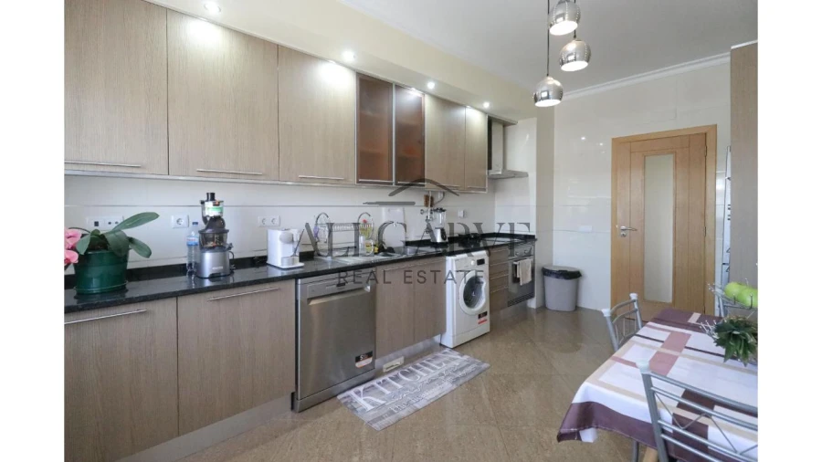Apartamento T3 para Venda em Portimão Foto 9
