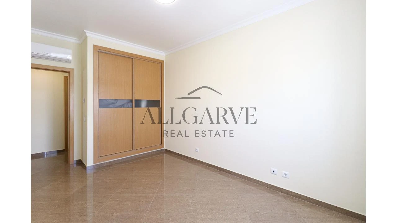 Apartamento T3 para Venda em Portimão Foto 32