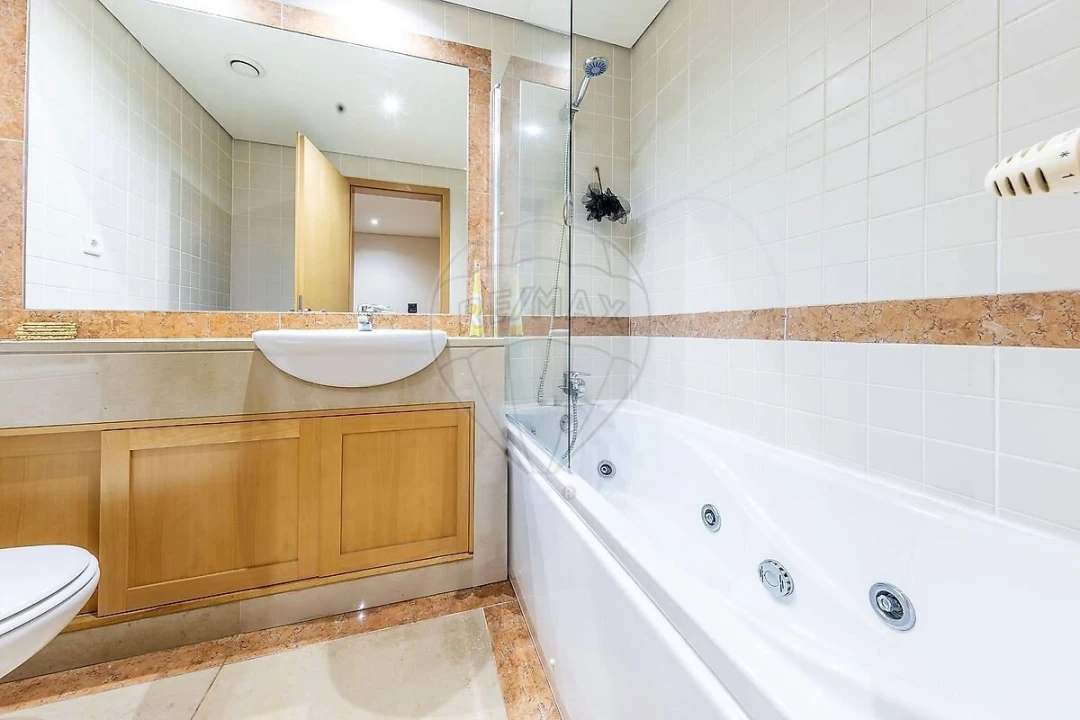 Apartamento T3 para Venda em Carnaxide e Queijas Foto 23
