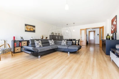 Apartamento T3 para Venda em Carnaxide e Queijas
