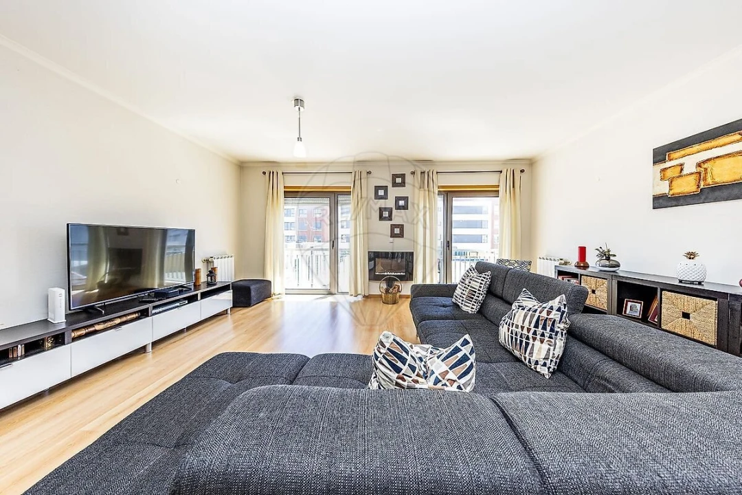 Apartamento T3 para Venda em Carnaxide e Queijas Foto 2