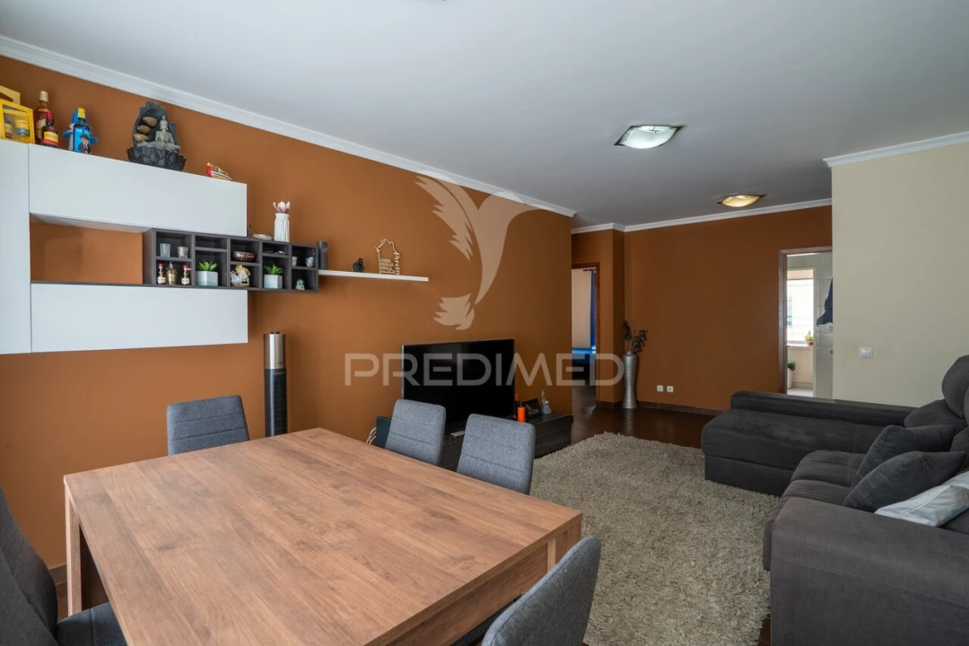 Apartamento T2 para Venda em Caniço Foto 3
