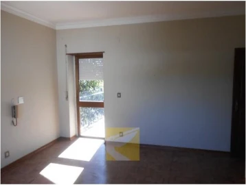 Moradia T6 para Venda em Serra e Junceira