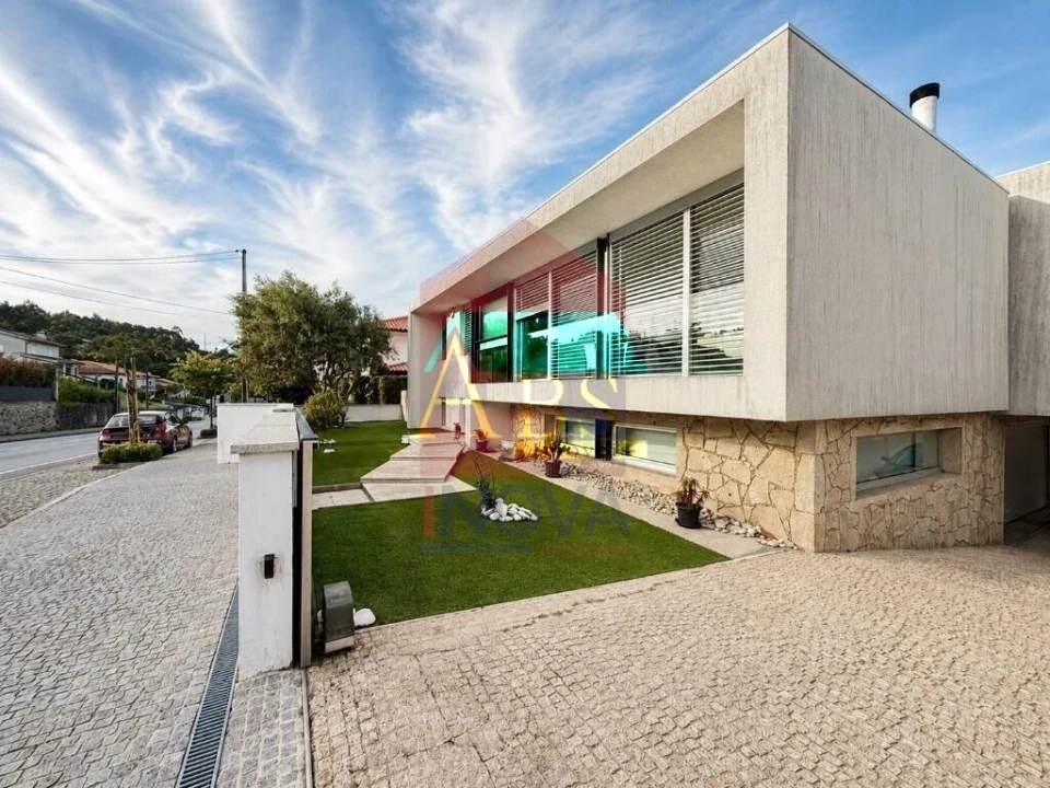Moradia T3 para Venda em Vila Verde e Barbudo Foto 1