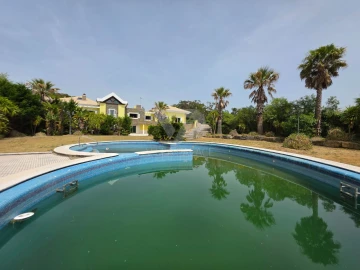 Moradia T7 para Venda em Queluz e Belas