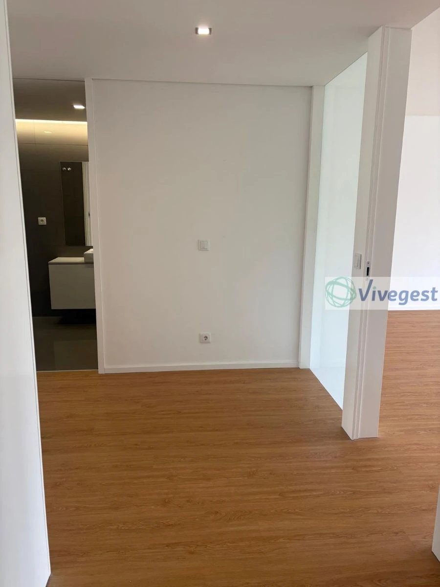 Apartamento T2 para Arrendamento em Castêlo da Maia Foto 2
