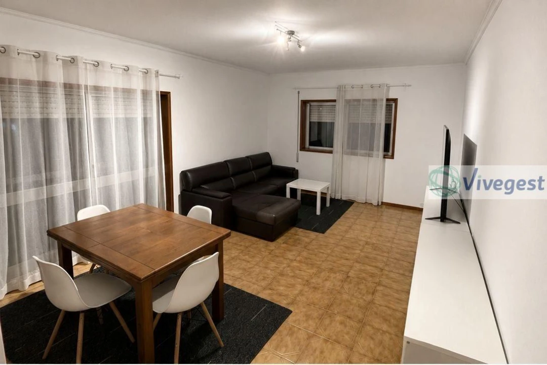 Apartamento T2 para Arrendamento em Nogueira e Silva Escura Foto 1