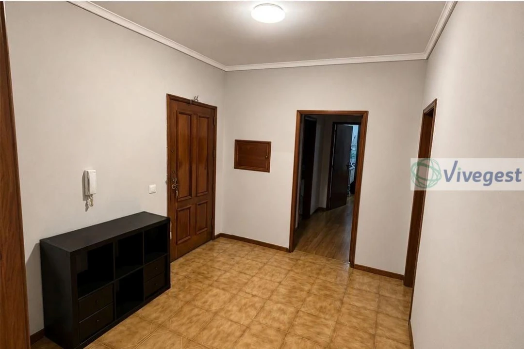 Apartamento T2 para Arrendamento em Nogueira e Silva Escura Foto 2