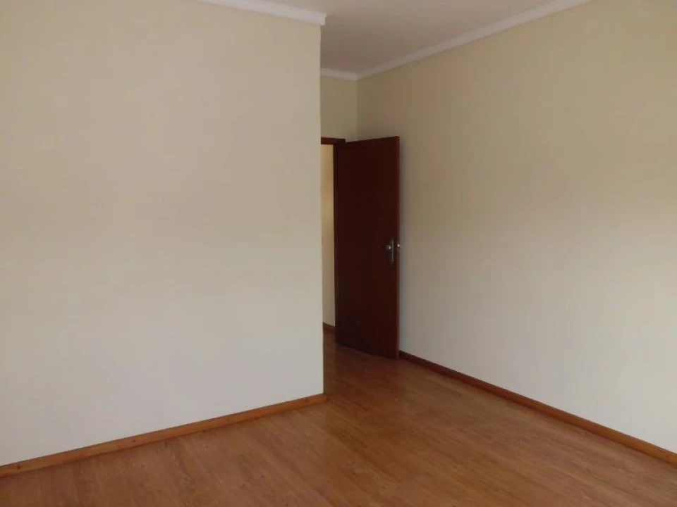 Apartamento T2 para Arrendamento em Nogueira e Silva Escura Foto 14